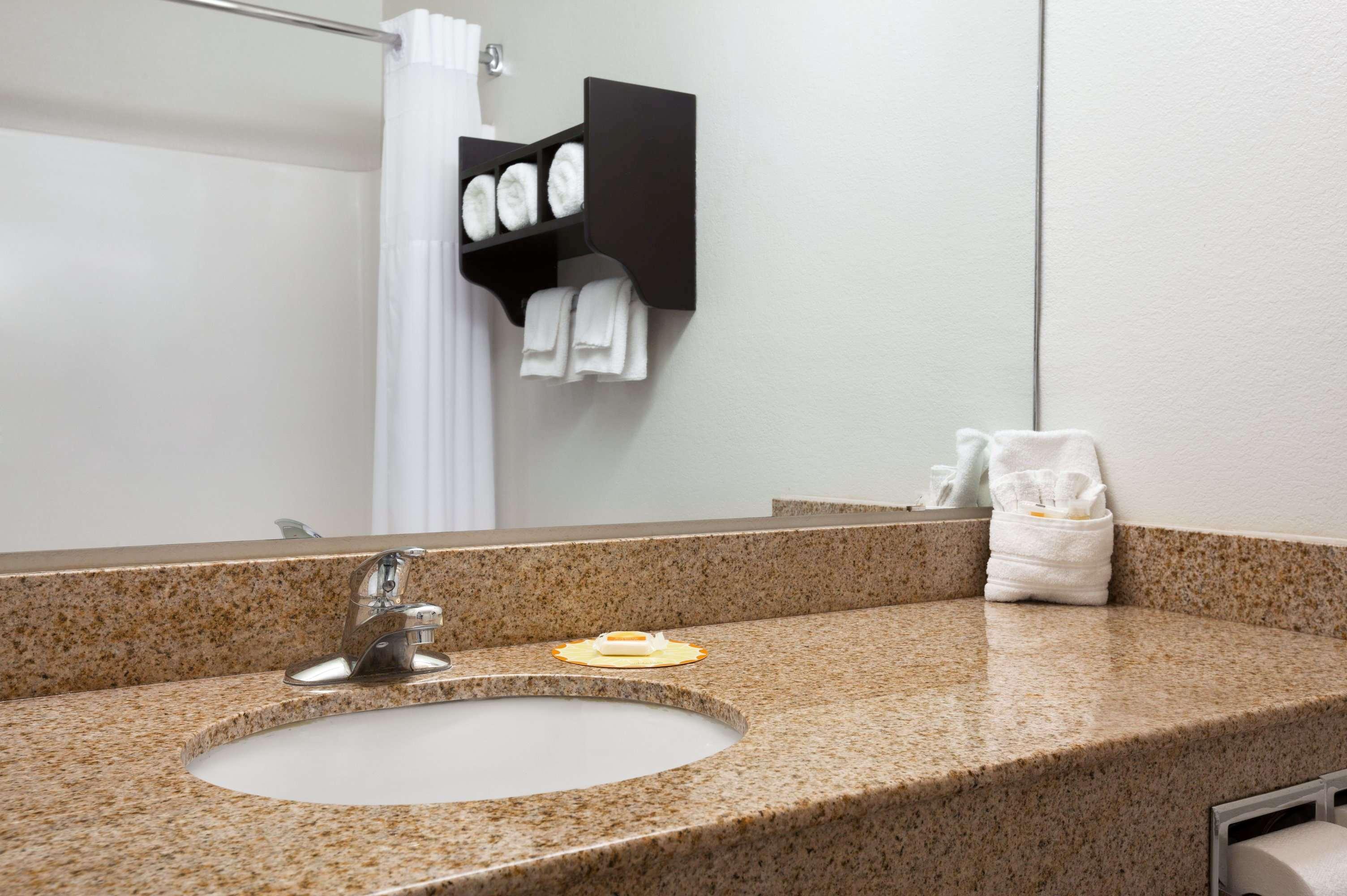 Days Inn & Suites By Wyndham Conroe North Extérieur photo