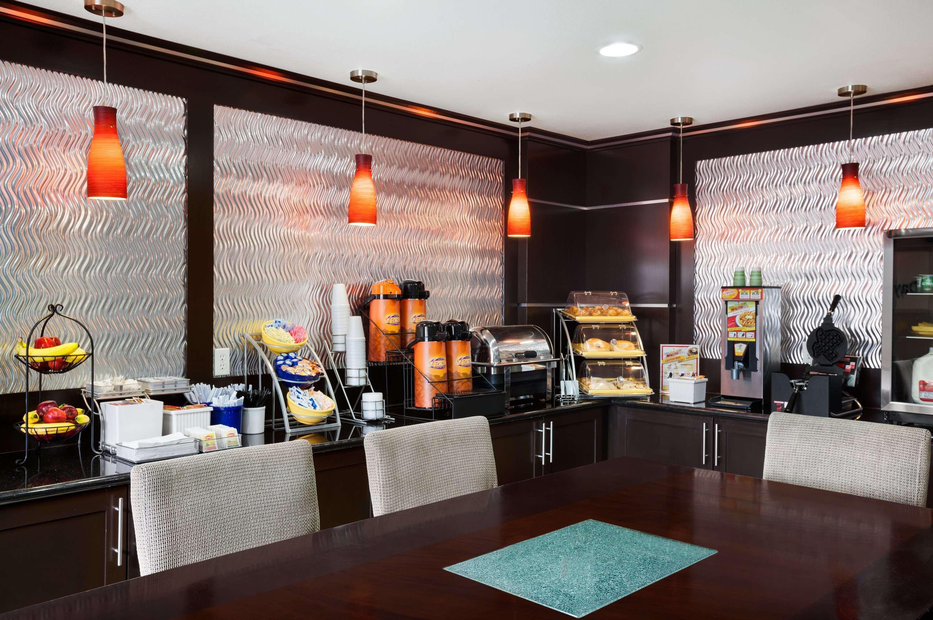 Days Inn & Suites By Wyndham Conroe North Extérieur photo