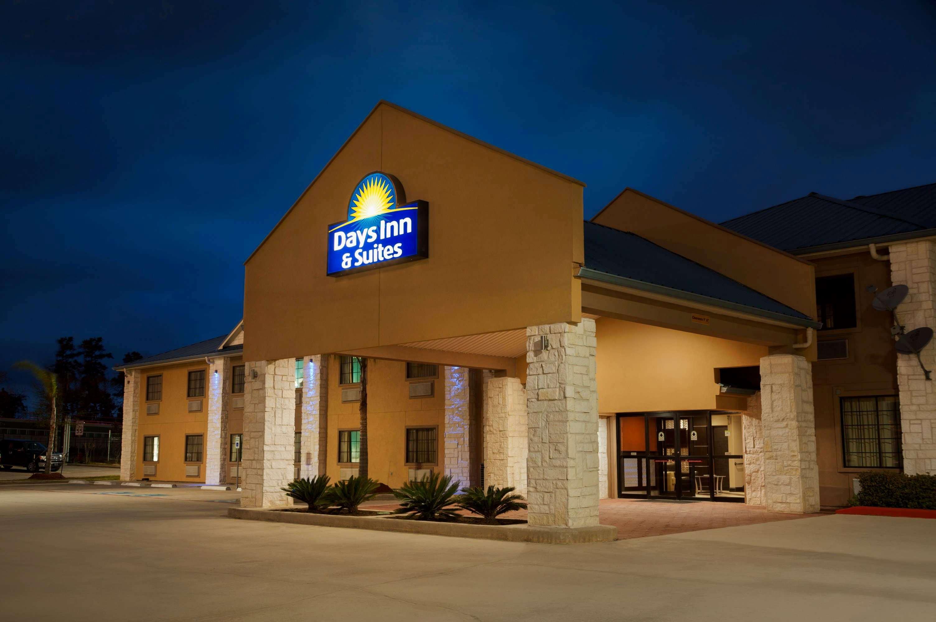 Days Inn & Suites By Wyndham Conroe North Extérieur photo