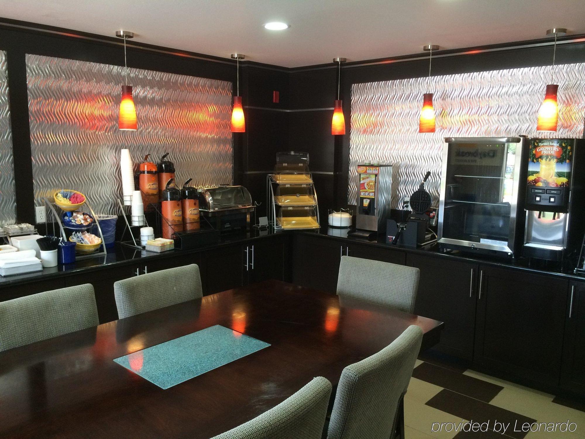 Days Inn & Suites By Wyndham Conroe North Extérieur photo