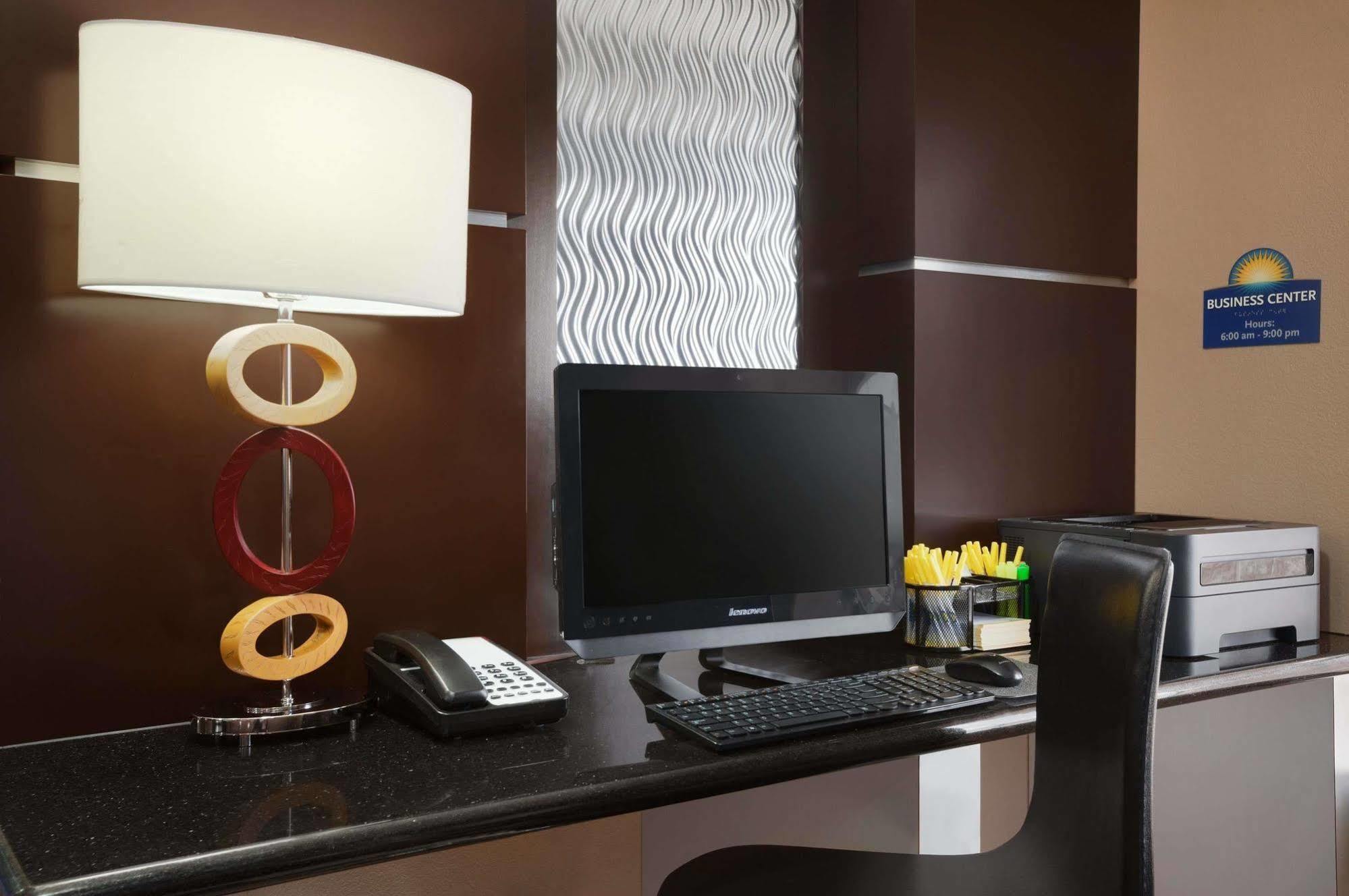 Days Inn & Suites By Wyndham Conroe North Extérieur photo